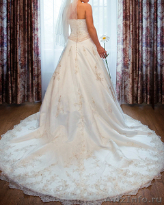  Продам красивое свадебное платье со шлейфом.  - Изображение #2, Объявление #74816