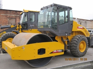 Грунтовый дорожный каток  XCMG XS142J вес 14тн. 