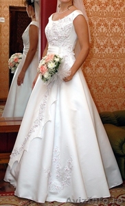 Скромное, но симпатичное свадебное платье - Изображение #1, Объявление #543012